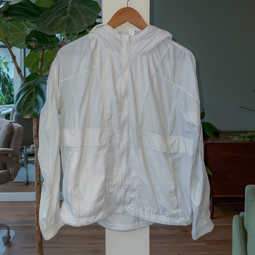 Lululemon stone grey wind breaker